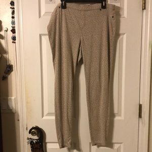 Cream and white leopard print jeggings.